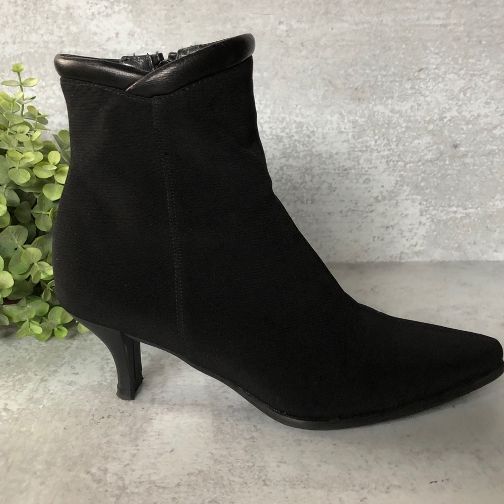 Stuart Weiztman Kitten Heel Gore Tex Boot 5.5 M - Picture 4 of 16